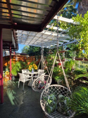 Sun and Shade Apartment